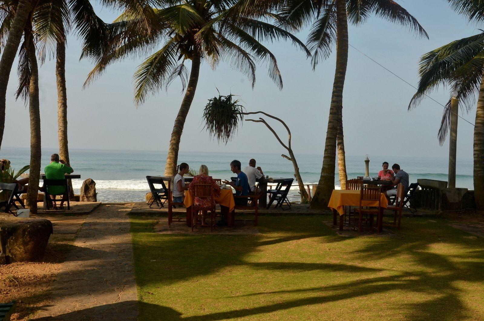 Time N Tide Beach Resort Hikkaduwa Exterior foto