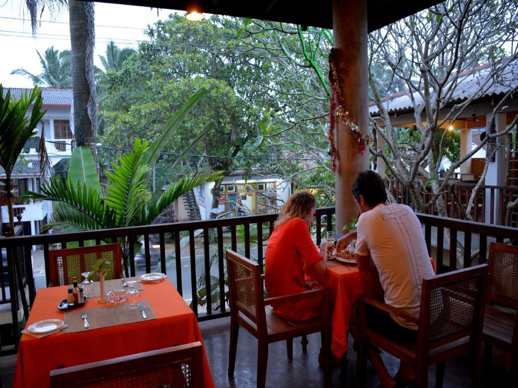 Time N Tide Beach Resort Hikkaduwa Exterior foto