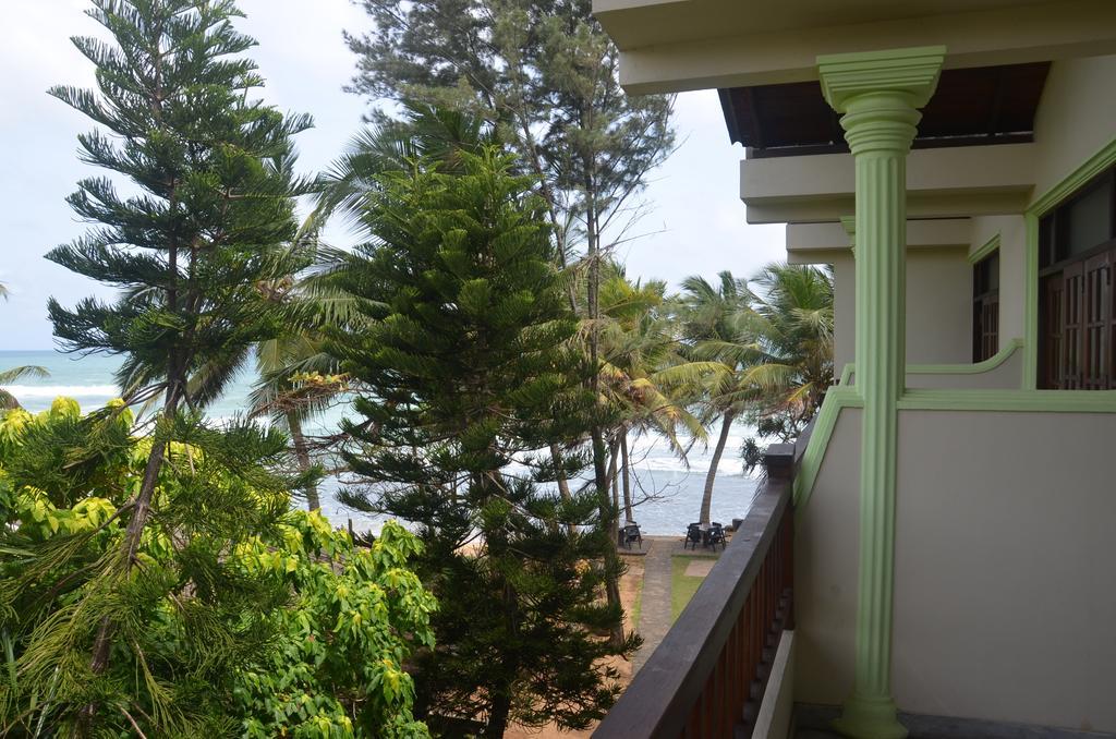 Time N Tide Beach Resort Hikkaduwa Exterior foto